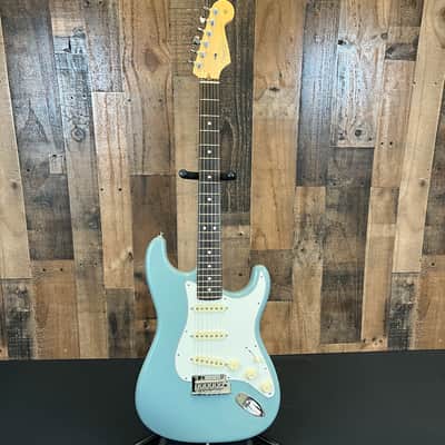 Fender American Professional Stratocaster with Rosewood Fretboard 2017 - 2019 - Sonic Grey- Electric Guitar w/Hard shell case image 2