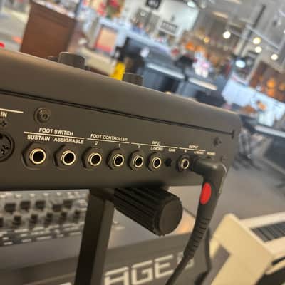 Yamaha YC61 61-Key Stage Keyboard image 5