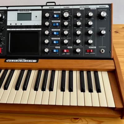 Moog Minimoog Voyager 2002 - Wood image 6
