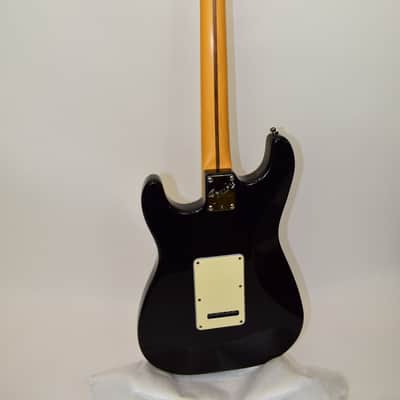 1995 Fender American Standard Stratocaster Electric Guitar, Maple Fingerboard, Black w/ Case image 15