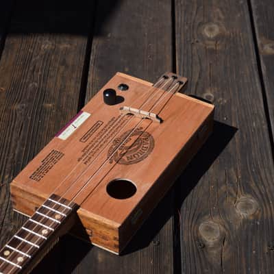 Cigar box guitar, 3-string handmade cbg, piezoelectric pickup image 5