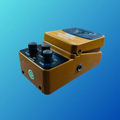 Behringer UT300 Ultra Tremolo Pedal image 4