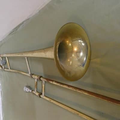Holton TR602 Trombone with mouthpiece and case, USA. Good condition image 14