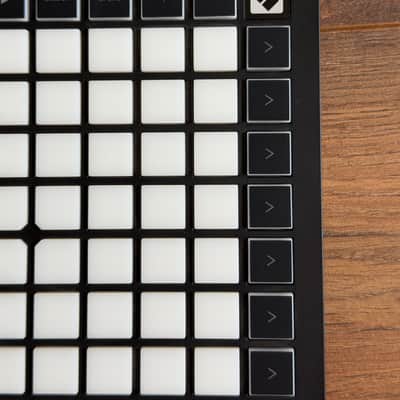 Novation Launchpad Mini MKIII Pad Controller 2019 - Present - Black image 4