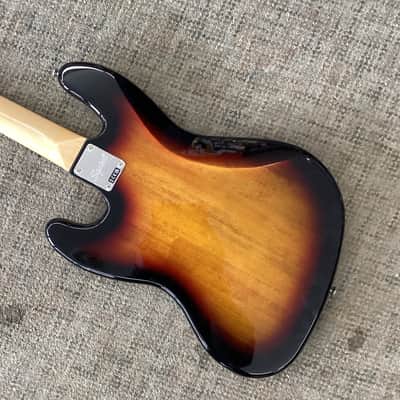 Squier Classic Vibe '60s Jazz Bass Fretless in 3-Color Sunburst image 4