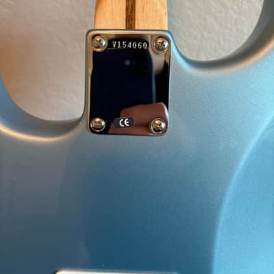 Fender 2005 FSR American Deluxe '62 Stratocaster Reissue Ice Blue Metallic with Matching Headstock image 8