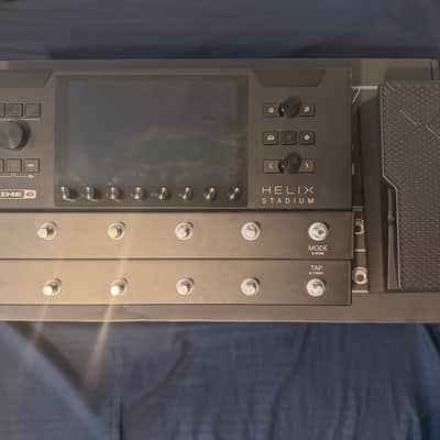 Line 6 Helix Stadium Floor 2025 - Present - Black, Includes the new Helix backpack and line 6 expression pedal image 7