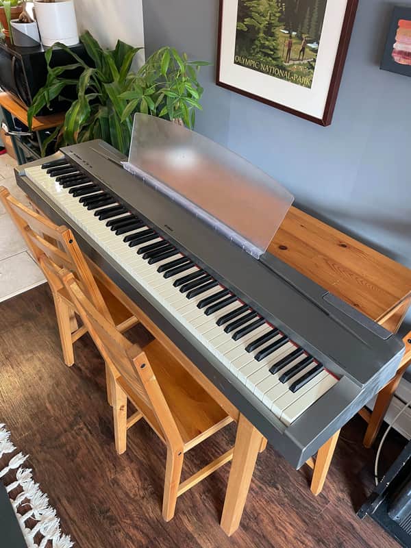 Yamaha P-65 2010 - Silver / Grey image 1