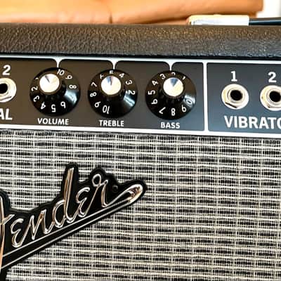Fender Tone Master Deluxe Reverb 2-Channel 22-Watt 1x12" Digital Guitar Combo 2019 - Present Black image 2