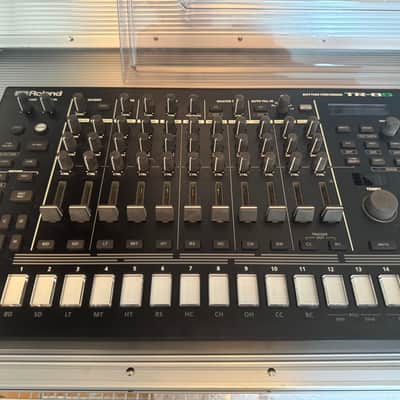 Roland TR-8S plus Decksaver... excellent cond image 2