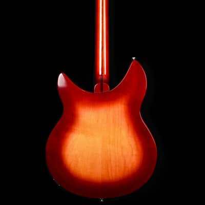 Rickenbacker Modell 330 from 1991 in Fire Glow with Case image 2