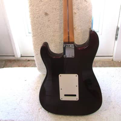 Fender HSS Stratocaster Guitar, 2000. Mexico, Burgundy Finish, Gig Bag, Mint image 8