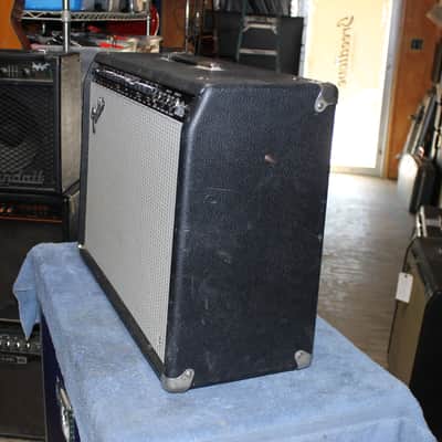 Fender Ultimate Chorus- 2x12/Combo image 4