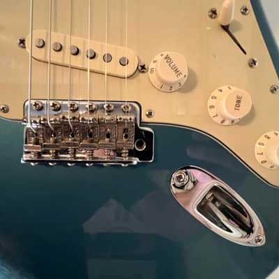 Fender Classic Series '60s Stratocaster with Custom Neck Lake Placid Blue image 3
