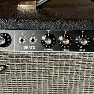 Fender '65 Deluxe Reverb Reissue 22-Watt 1x12" Guitar Combo 1994 - Present - Black image 4