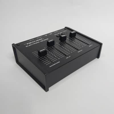 Realistic 32-1110 Desktop Electronic Reverb / Delay 1982 - 1989 image 3