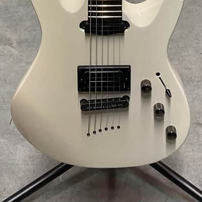 Mitchell MD200 - White - Includes Hardshell Case image 1