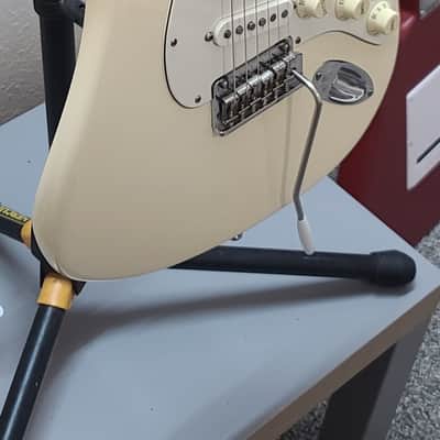 2011 Fender American Standard Stratocaster EXCELLENT GUITAR! USA! 2011 - White image 8