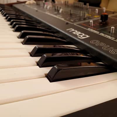 CERTIFIED!!! MOOG OPUS 3 FULLY INSPECTED/SERVICED AND IN AMAZING CONDITION! image 4