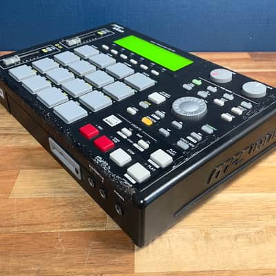 Akai MPC1000 - Black w/ 1GB CF Card image 3