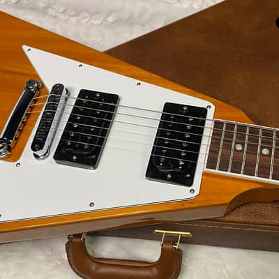 NEW! Gibson '70s Flying V - Antique Natural - Only 6.9 lbs - Original Case - Authorized Dealer - G07360 image 2