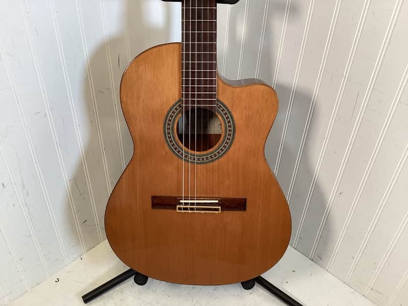 Alvarez AC65HCE with Cutaway and Electronics - Natural
