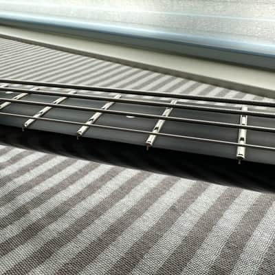 Steinberger XP2A headless bass, 5-bolt GRAPHITE neck, gloss WHITE, Active EMGs, restored by Jeff Babicz, with OEM gig bag, set of light Double-Ball strings, STADB04 single-ball string adapter, hex wrench image 11