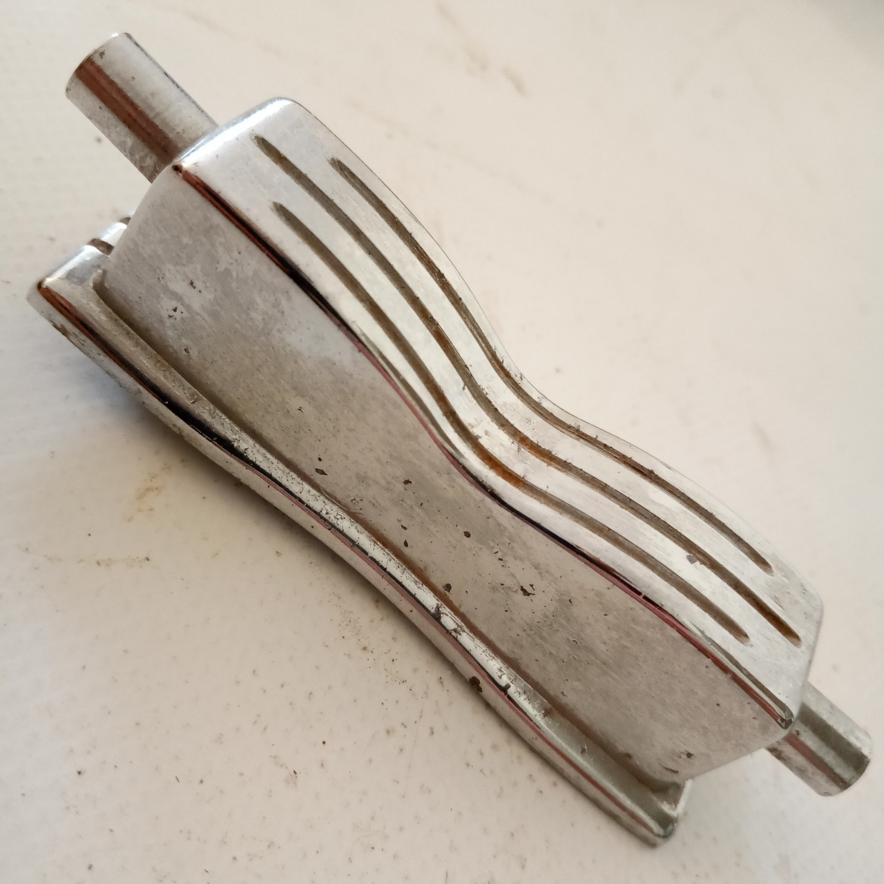 Ludwig 1x Club Date Bowtie Floor/Rack Tom Drum Lug Chrome Bow-Tie Vintage 60s* — main photograph