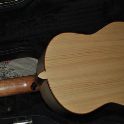 Kalali baritone ukulele w/ hard case Bild 5