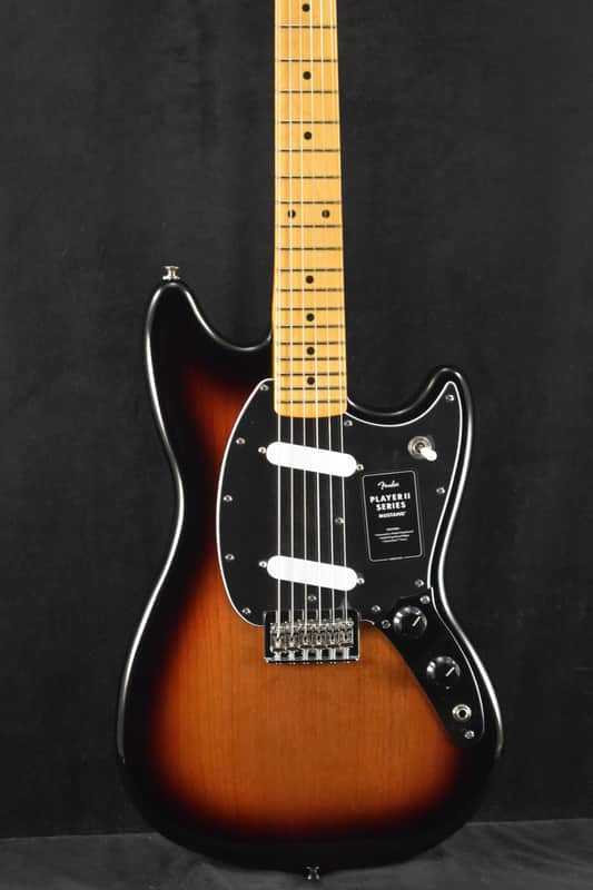 Fender Player II Mustang 3-Color Sunburst Maple Fingerboard