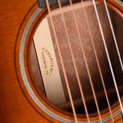 Martin Custom Shop 00-18 Style Grand Concert Sitka Spruce VTS/Quilted Pommele Sapele Ambertone 1933 (Serial #M3044309) image 11