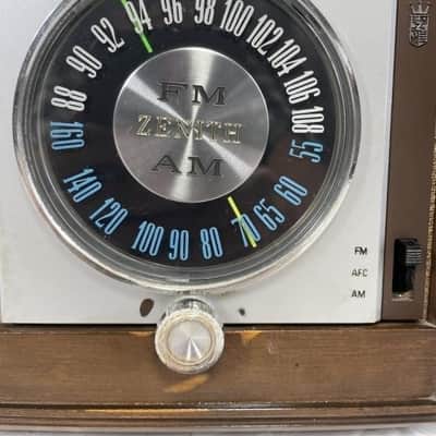 Vintage Zenith Model X323 AM/FM Tube Radio – Fully Working Order image 2
