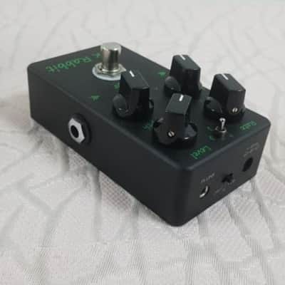 Suhr Jack Rabbit Analog Tremolo Pedal - Black Edition imagen 2