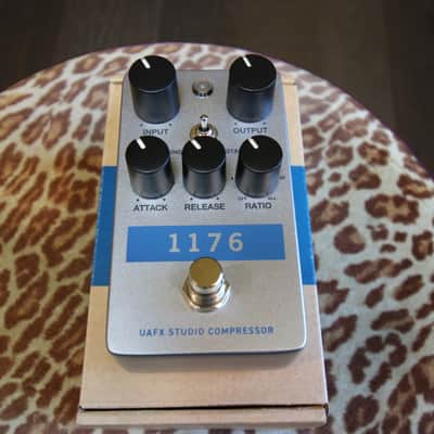 Universal Audio 1176 Studio Compressor 2023 - Present - Silver / Blue image 2