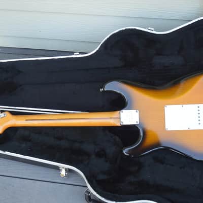 Fender Limited Edition 40th Anniversary 1954 Reissue Stratocaster with Maple Fretboard 1994 - 2-Color Sunburst image 4