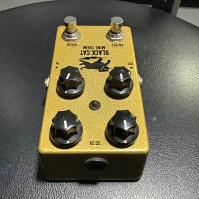 Black Cat Mini Trem Guitar Pedal (Used) | Reverb