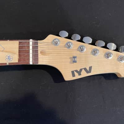 IYV IJG-200 TSB SB Semi-Hollow Body Sunburst Guitar w/ Whammy & Dual P-90'sBar image 9