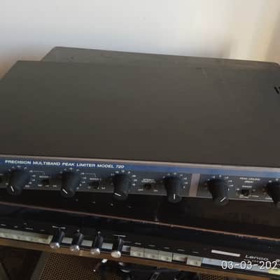 Aphex Dominator  II 720 Stereo Dominator II  Multiband Compressor 1990 Grey image 3