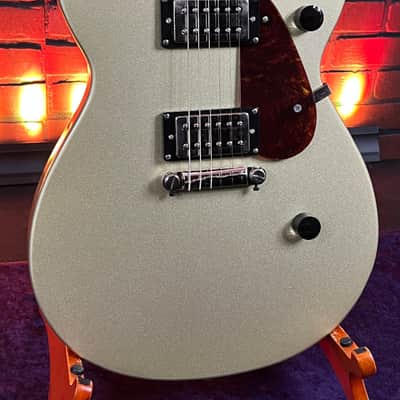 2020 Gretsch G2210 Streamliner Junior Jet Club, Laurel Fingerboard, Golddust image 2