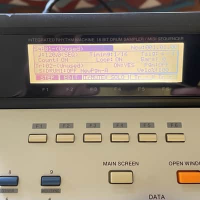 Akai MPC2000XL MIDI Production Center 2000 - 2005 - Grey image 2