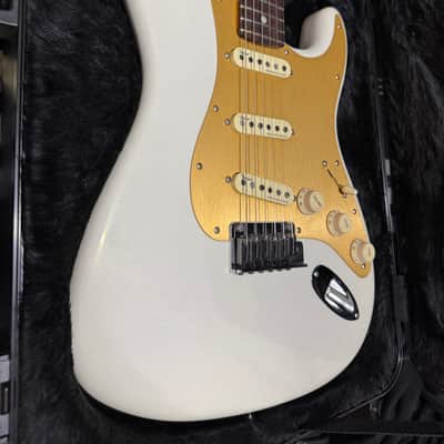 Fender American Ultra Stratocaster with Rosewood Fretboard 2019 - 2025 - Arctic Pearl image 6