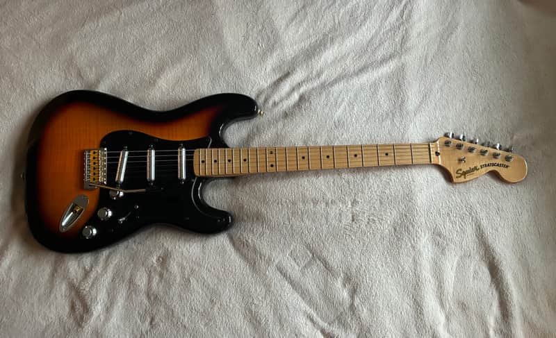 Fender Squire Stratocaster 2017 - Tri colored flame maple top