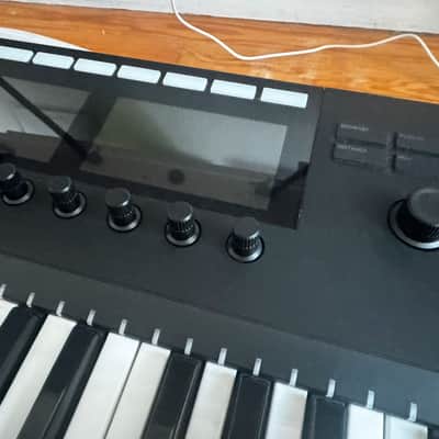 Komplete Kontrol S49 MK2 + Komplete Select + Ableton Live Lite image 4