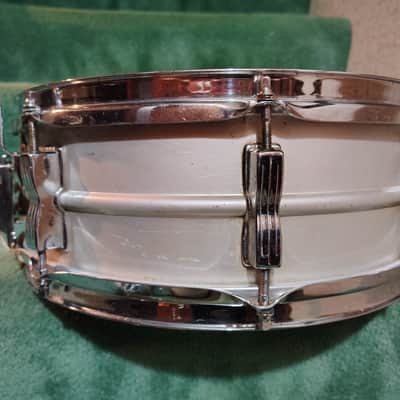 Ludwig No. 404 Acrolite 5x14" 8-Lug Aluminum Snare Drum with Pointed Blue/Olive Badge 1969 - 1979 - Matte Aluminum image 3