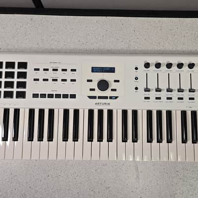 Arturia KeyLab 61 MkII MIDI Controller White image 2