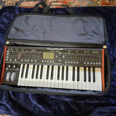 Behringer DeepMind 6 37 Key Poly Synth *WITH CASE*