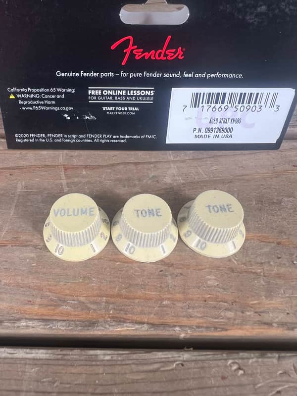 Real Life Relics Genuine Fender Aged White Stratocaster® Knobs (Set of 3) 0991369000    [DQ6] image 1