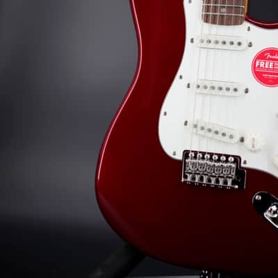Squier Classic Vibe '60s Stratocaster with Laurel Fretboard Candy Apple Red image 7