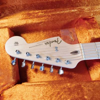 2010 Fender Custom Shop Eric Clapton Stratocaster Mercedes Blue ! image 8