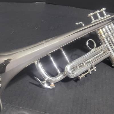 Bach Stradivarius 37 Bell Trumpet, 1 Mouthpiece &2 handle hardwood case & Key 1975-1979 - Silver plated image 6